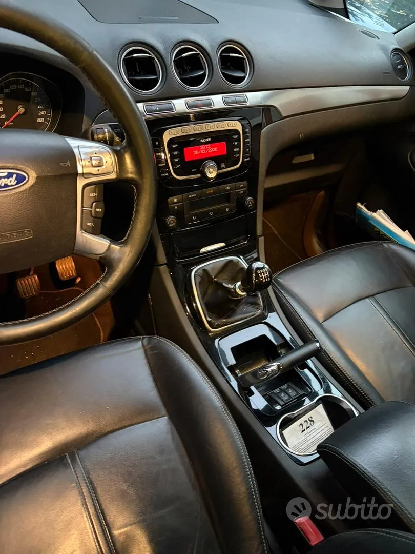 Ford S-Max 2011 photo 3