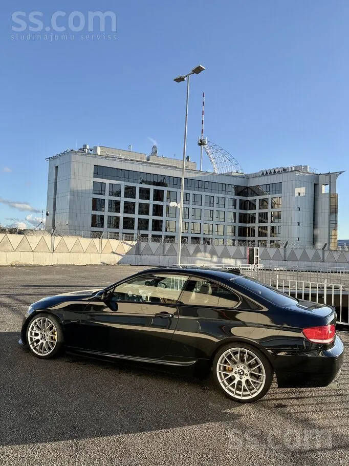 BMW 3 Series 2009 photo 2