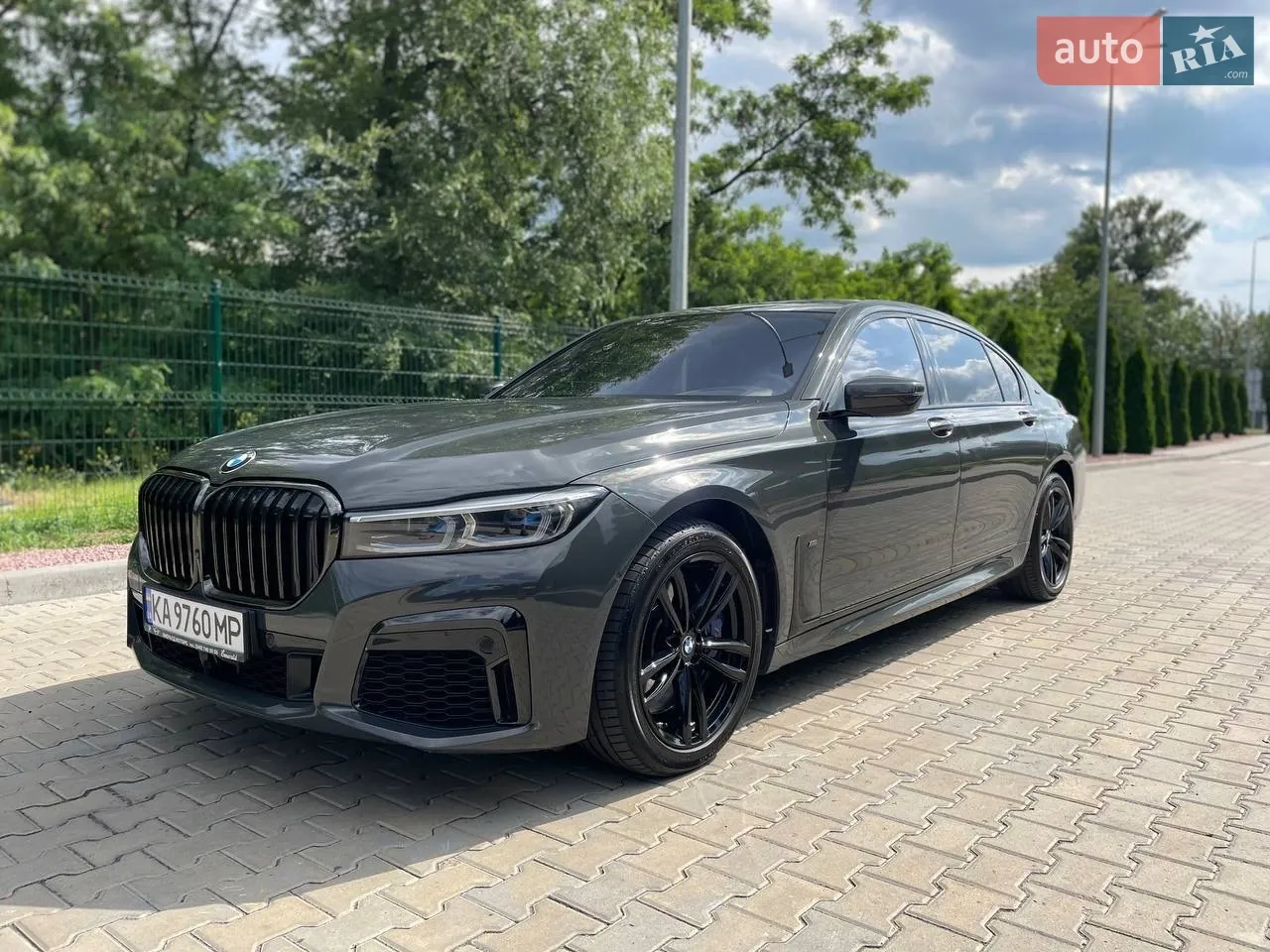 BMW 7 Series 2021 photo 2