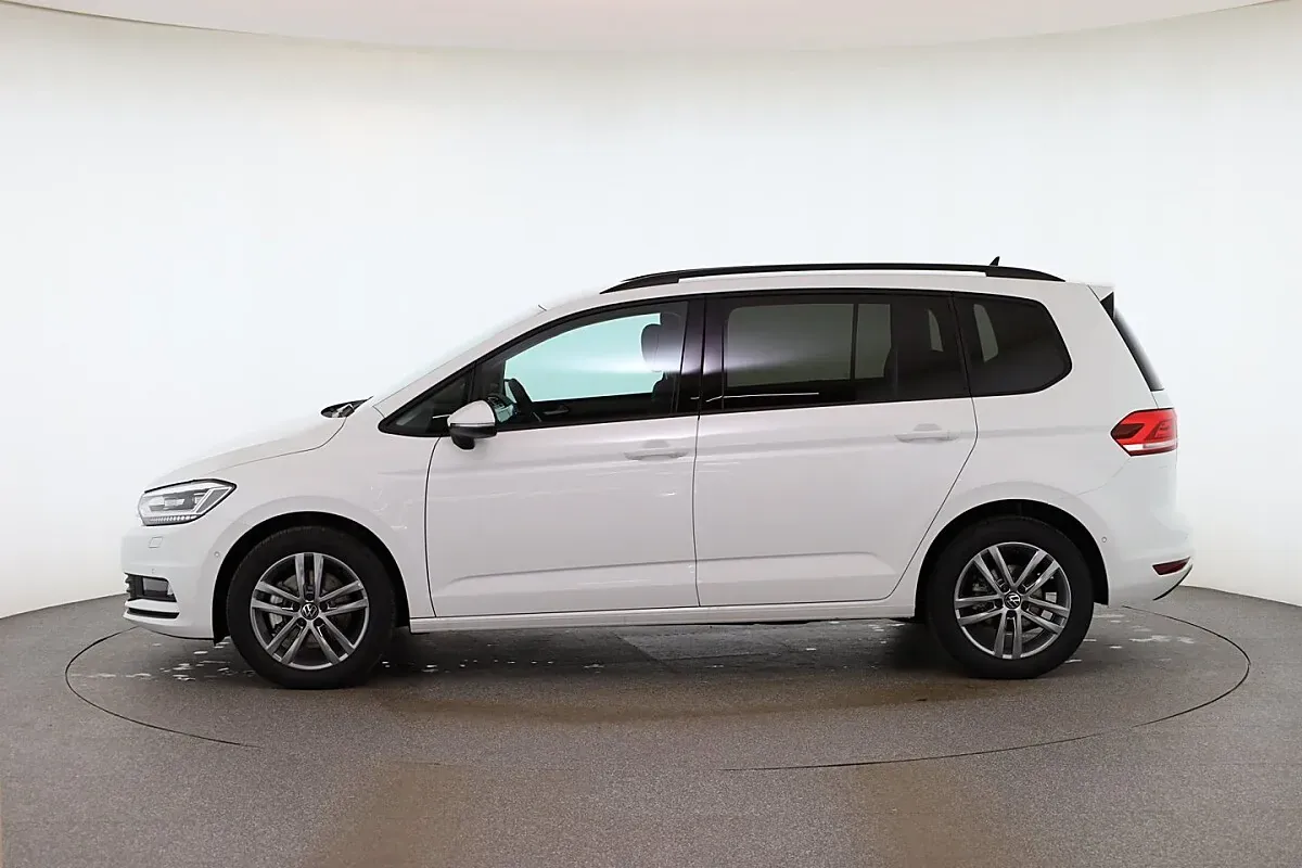 Volkswagen Touran 2026 photo 2
