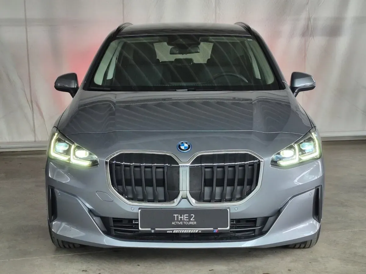 BMW 2 Series photo 2