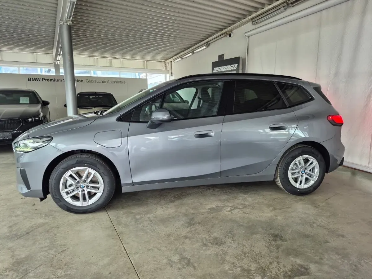 BMW 2 Series photo 3