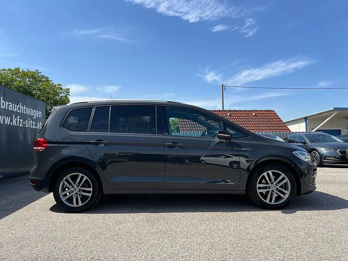 Volkswagen Touran 2021 photo 2