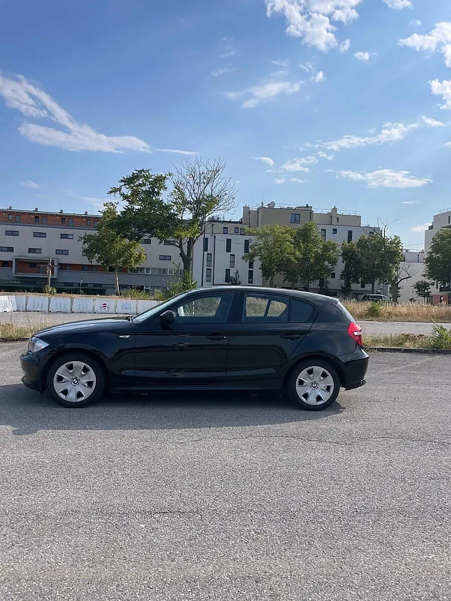 BMW 1 Series 2010 photo 2