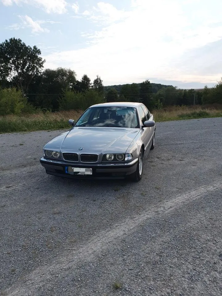BMW 735I