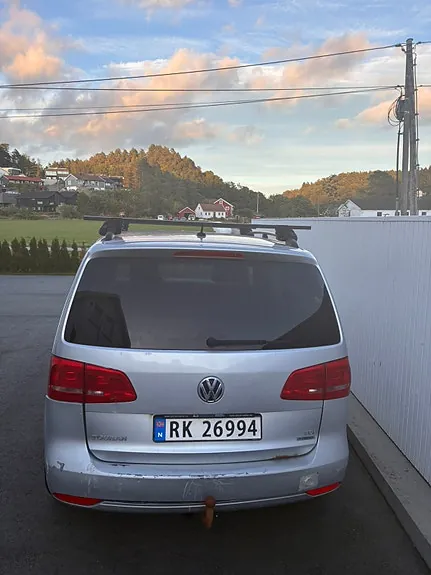 Volkswagen Touran 2011 photo 3