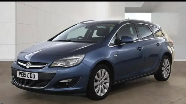 Vauxhall Astra 2015 photo 2