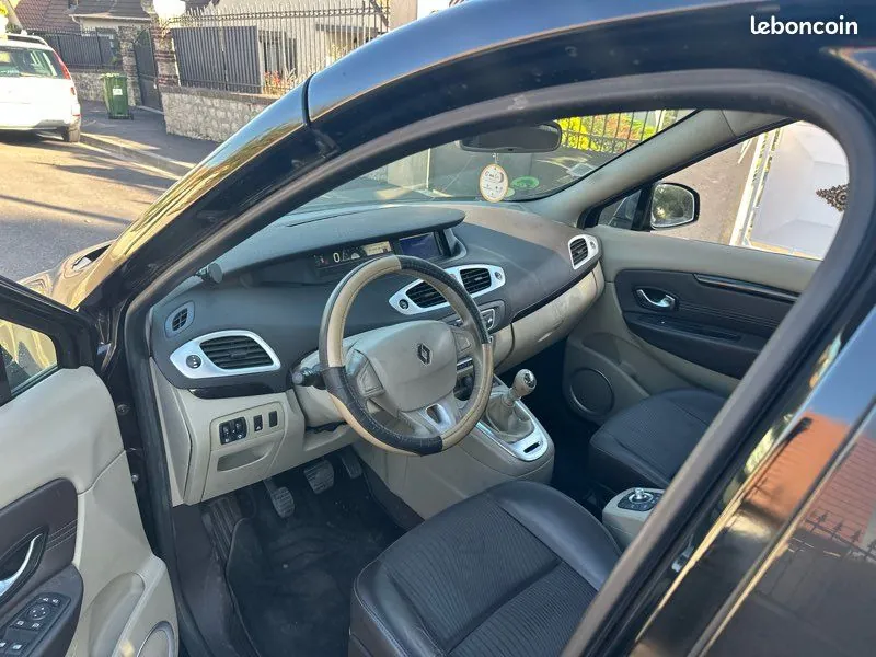 Renault Grand Scenic 2011 photo 3