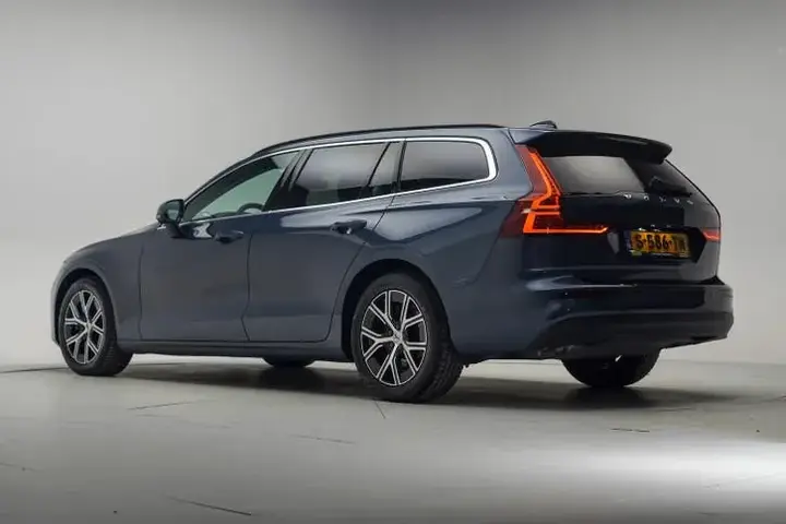 Volvo V60 2023 photo 3