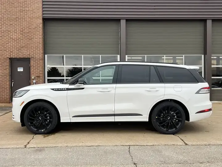 Lincoln Aviator 2027 photo 3