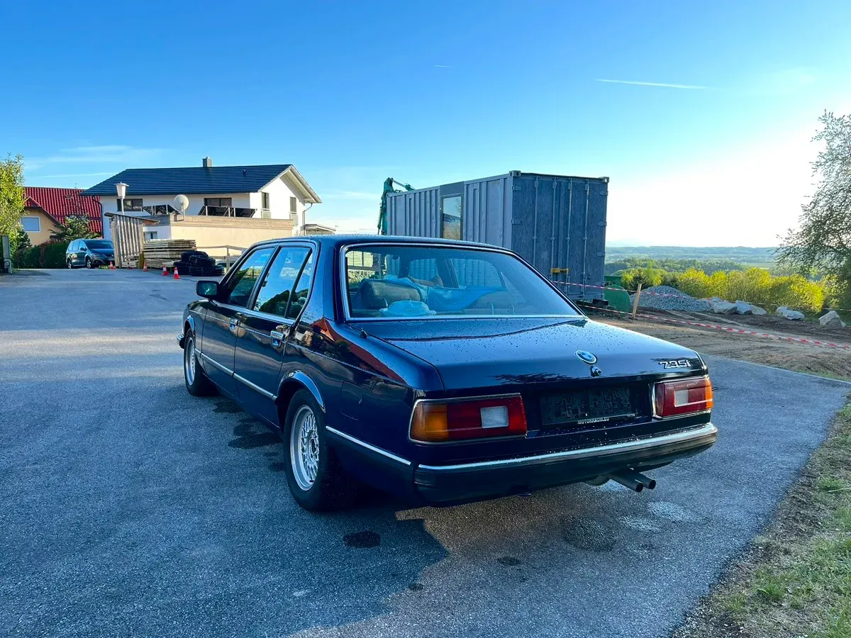 BMW 7 Series 1983 photo 2
