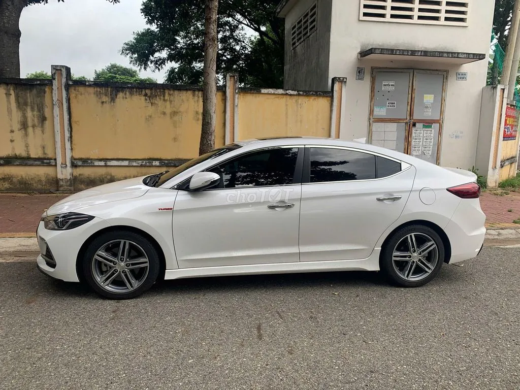 Hyundai Elantra 2018 photo 2