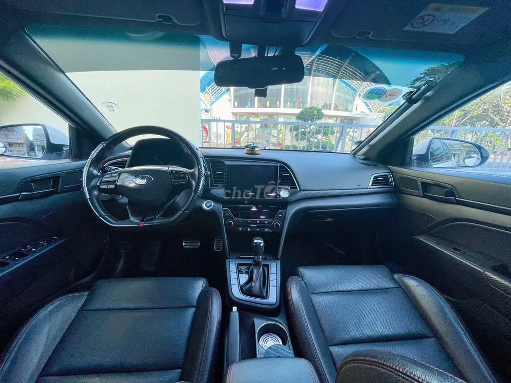 Hyundai Elantra 2018 photo 3