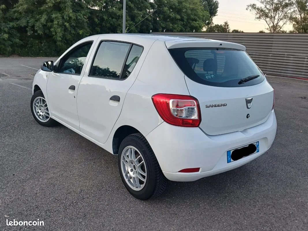 Dacia Sandero 2013 photo 2