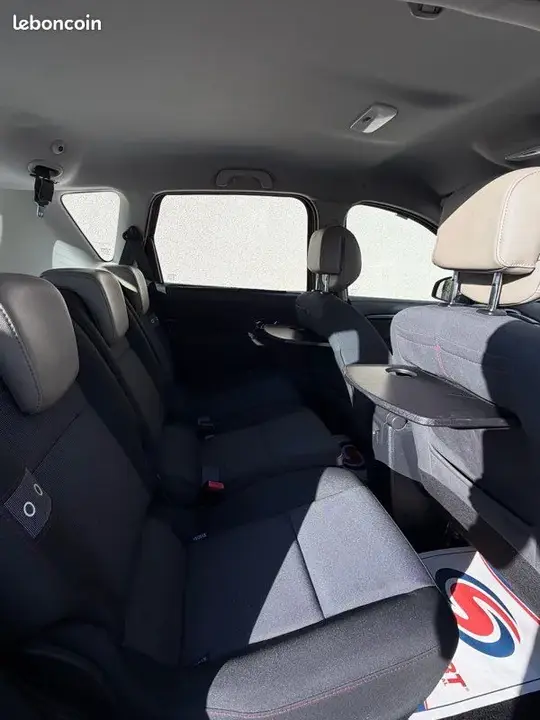 Renault Scenic 2012 photo 4