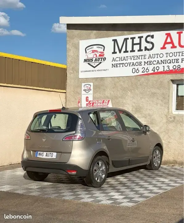 Renault Scenic 2012 photo 2
