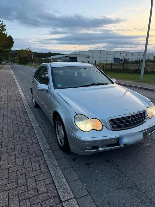 Mercedes-Benz 220