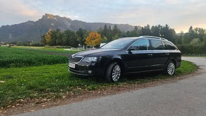 Skoda Superb Combi 2014 photo 2