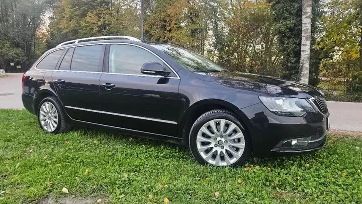 Skoda Superb Combi 2014 photo 3