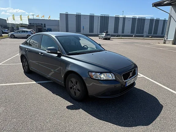 Volvo S40 2010 photo 2
