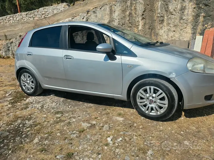 Fiat Grande Punto 2006 photo 2