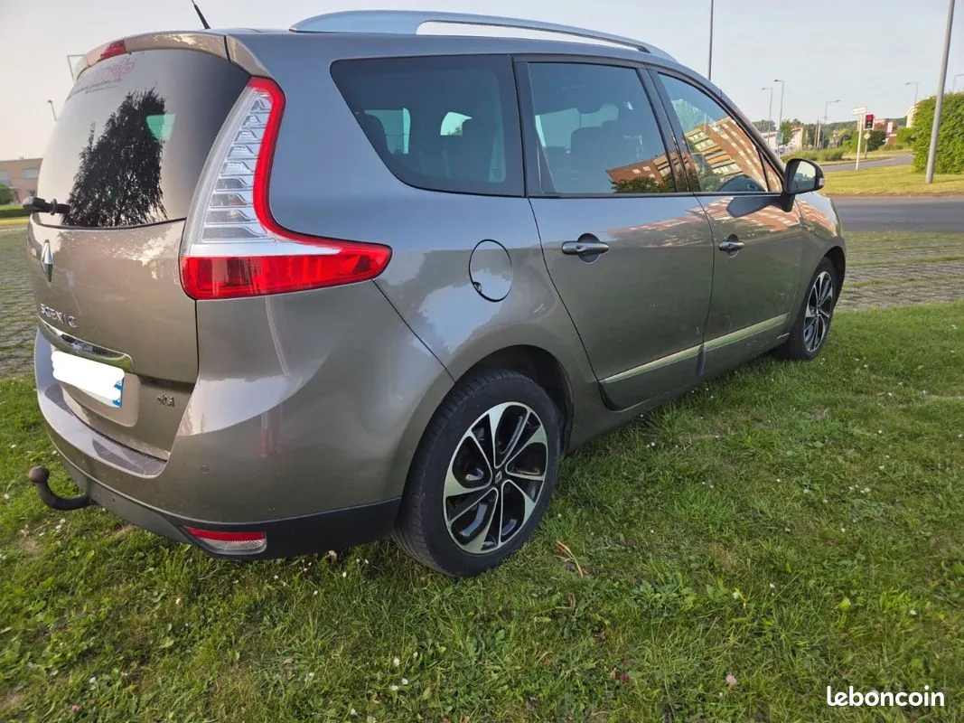 Renault Grand Scenic 2015 photo 2