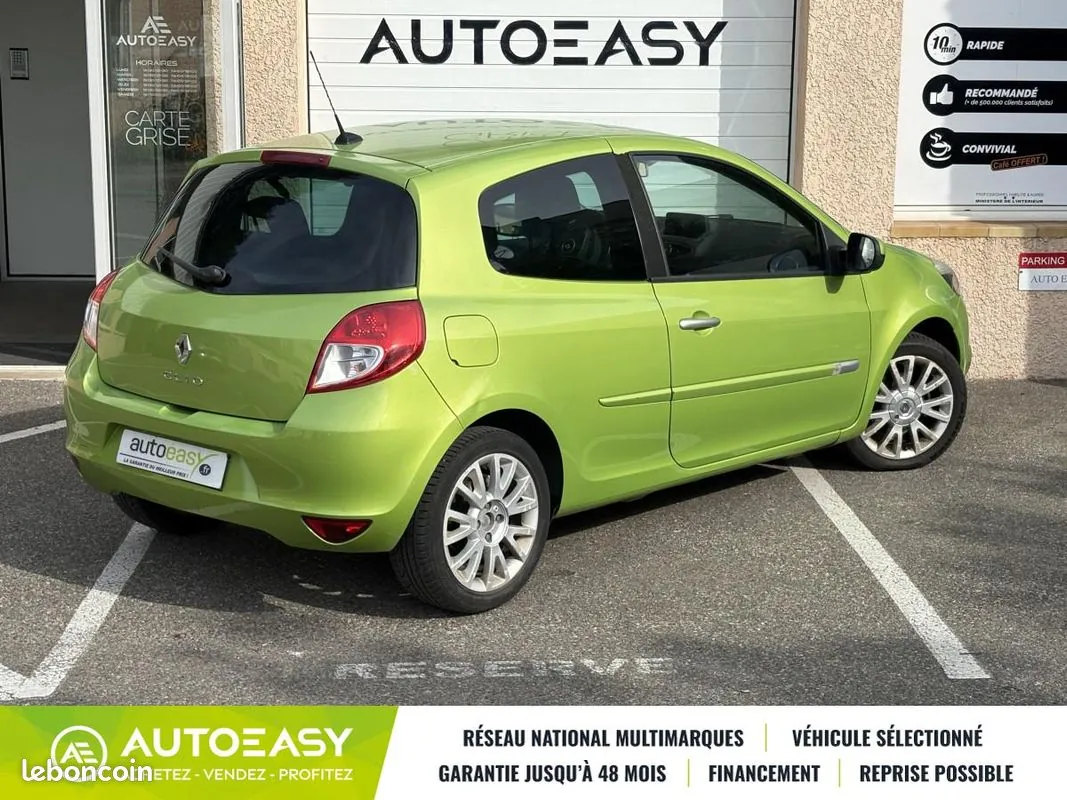 Renault Clio 2011 photo 2