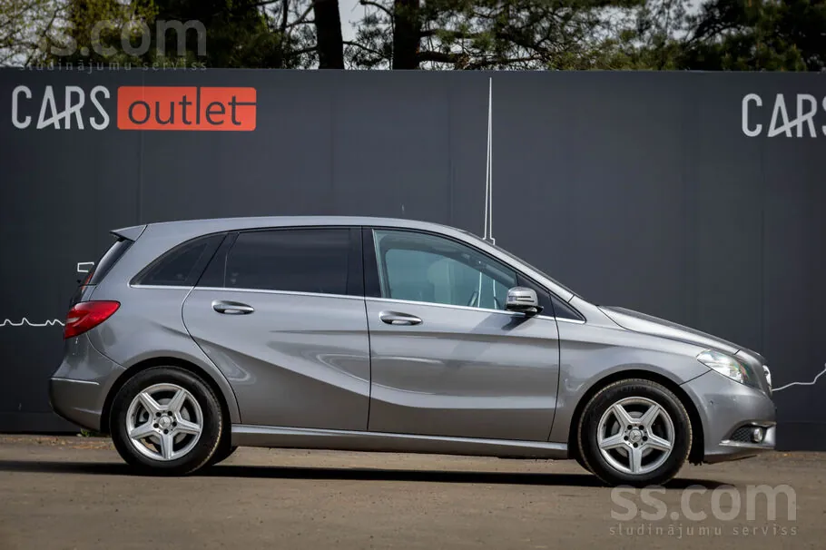Mercedes-Benz B180 2013 photo 4