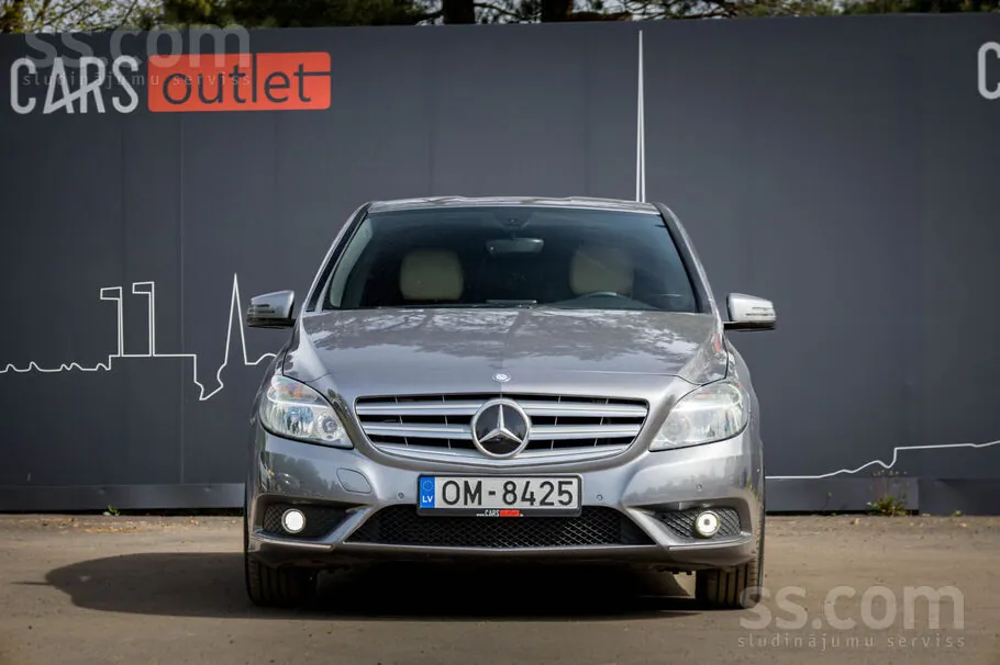 Mercedes-Benz B180 2013 photo 2