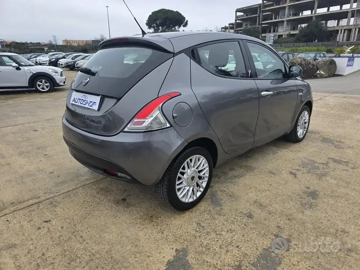 Lancia Ypsilon 2015 photo 4
