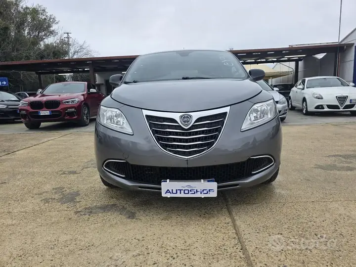 Lancia Ypsilon 2015 photo 2