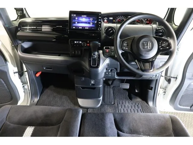 Honda N-Box L 2022 photo 2