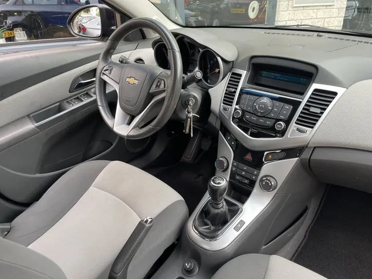 Chevrolet Cruze 2010 photo 2