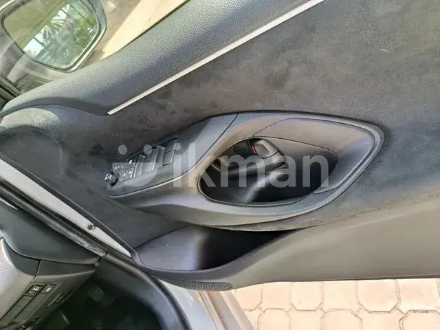 Toyota Yaris 2023 photo 3