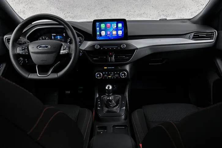 Ford Focus 2023 photo 2