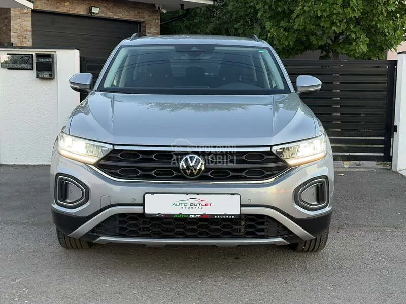 Volkswagen T-Roc 2023 photo 2