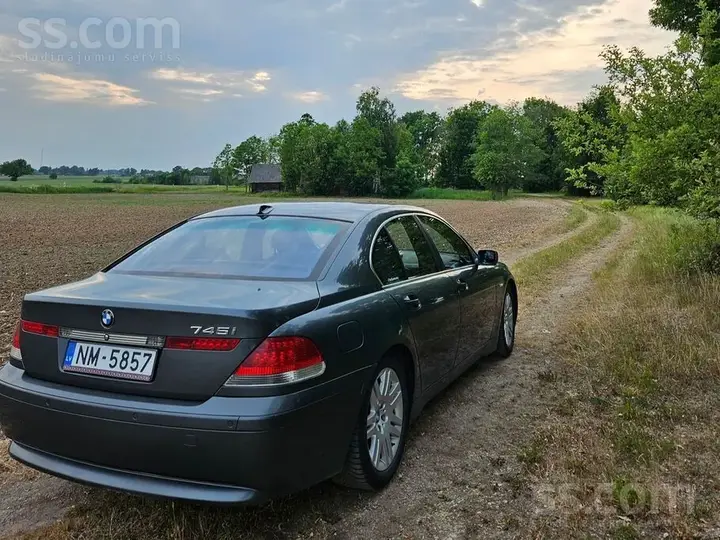 BMW 745I
