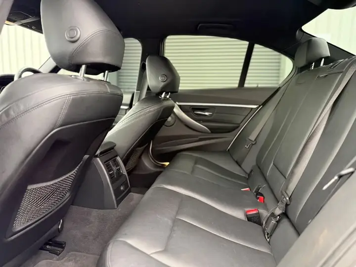 BMW 3 Series 2018 photo 4