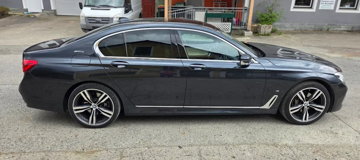 BMW 7 Series 2019 photo 2