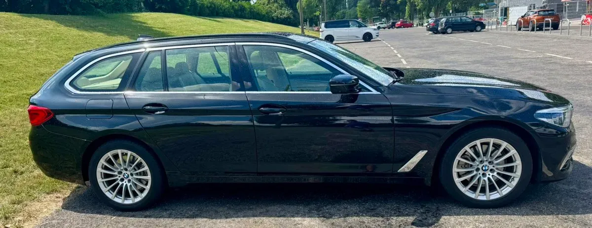 BMW 5 Series 2018 photo 2