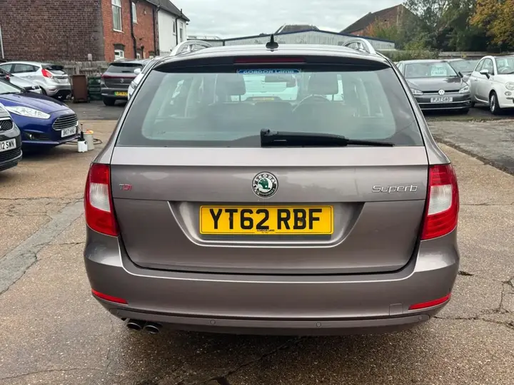 Skoda Superb 2012 photo 5