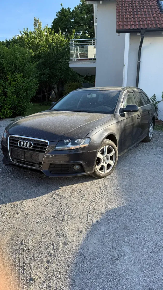 Audi A4 2009 photo 2