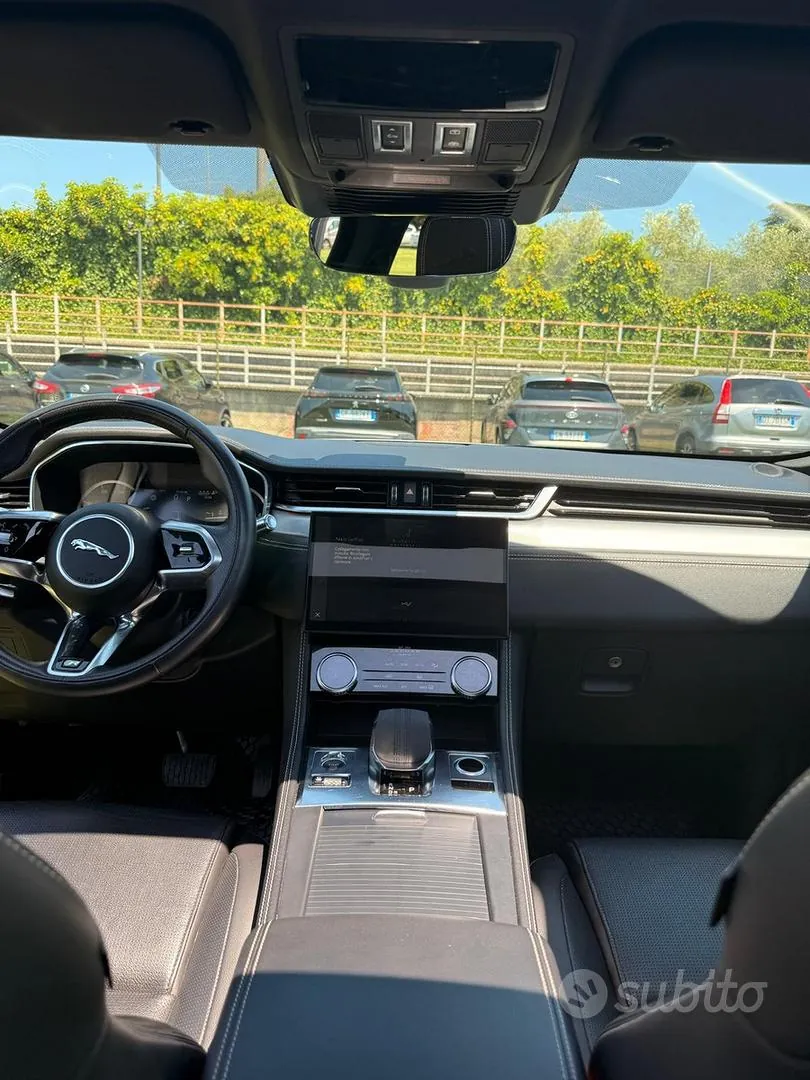 Jaguar F-Pace 2022 photo 2