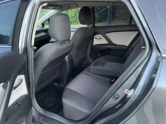 Toyota Avensis 2016 photo 2