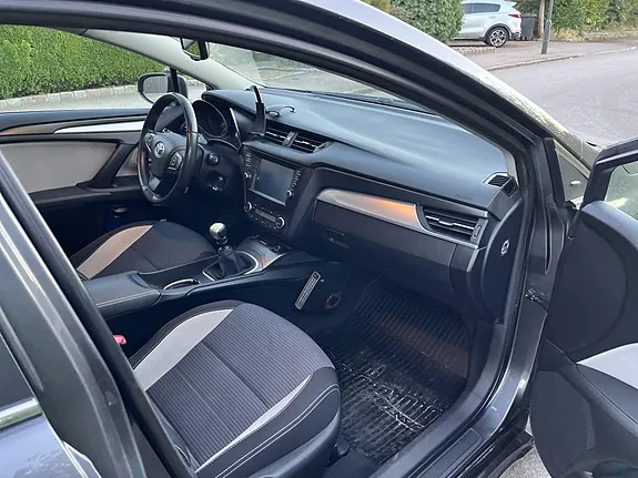 Toyota Avensis 2016 photo 3