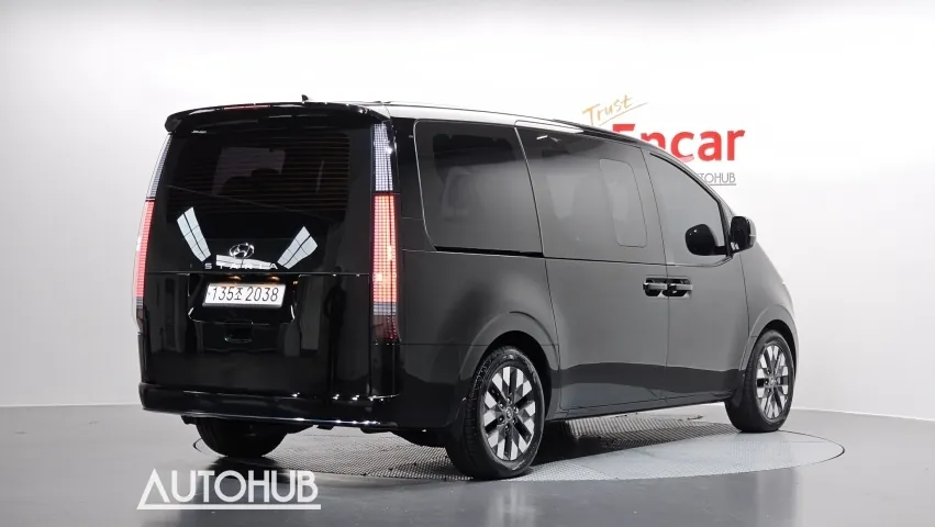 Hyundai Staria 2023 photo 2