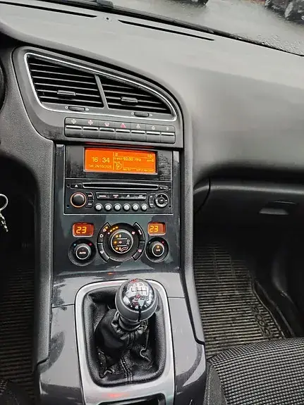 Peugeot 5008 2010 photo 5