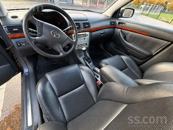 Toyota Avensis 2005 photo 4