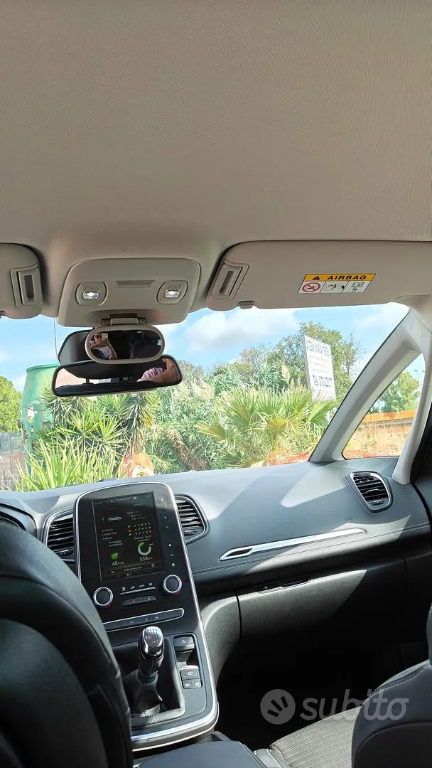 Renault Scenic 2018 photo 2
