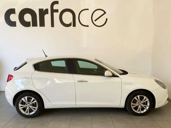Alfa Romeo Giulietta 2012 photo 5